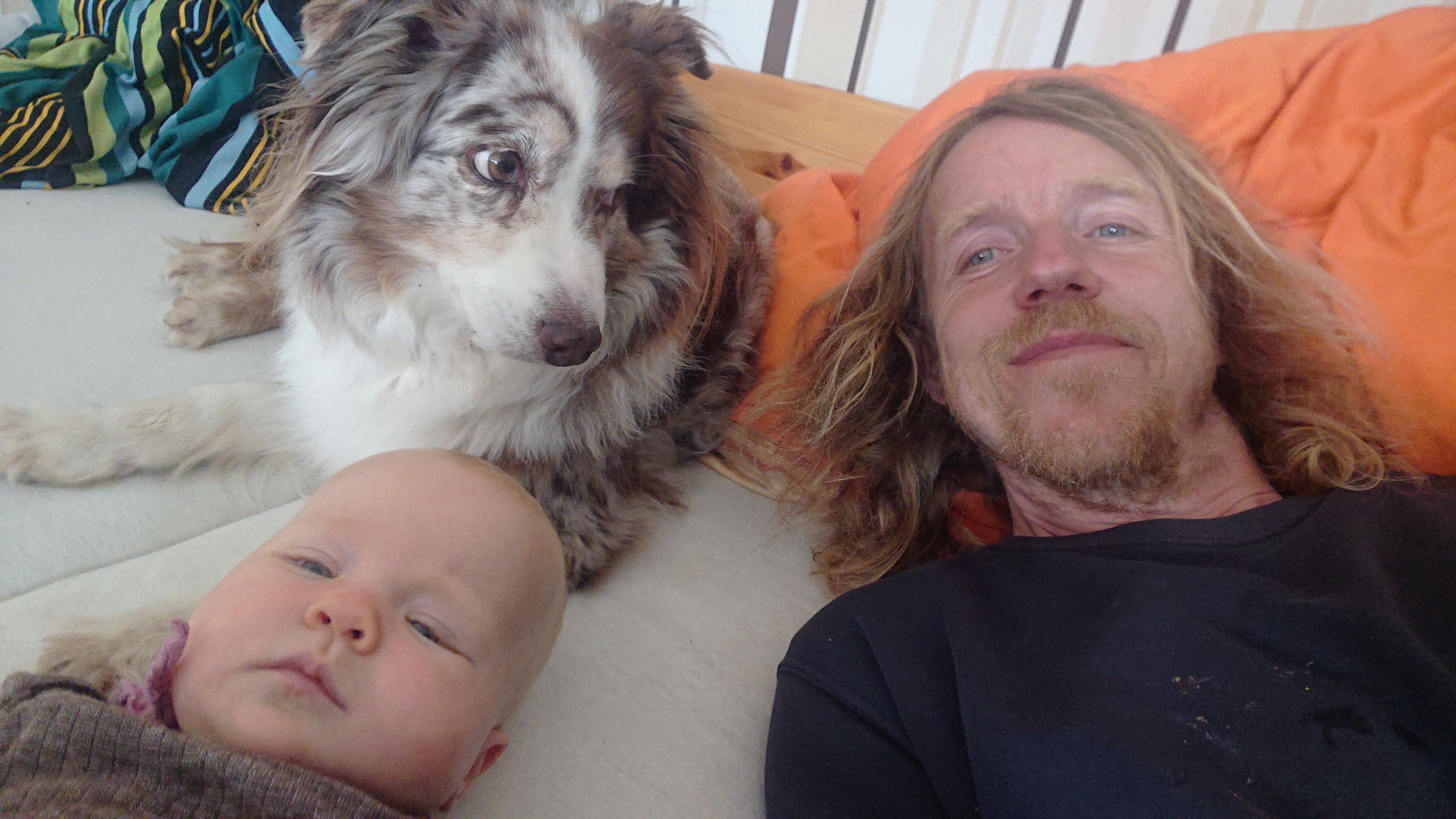 Amy mit ihrem Menschen und einem Baby